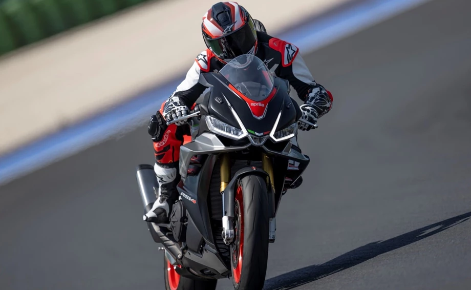 Aprilia RSV4 1100 Bild 6: Aprilia RSV4 1100