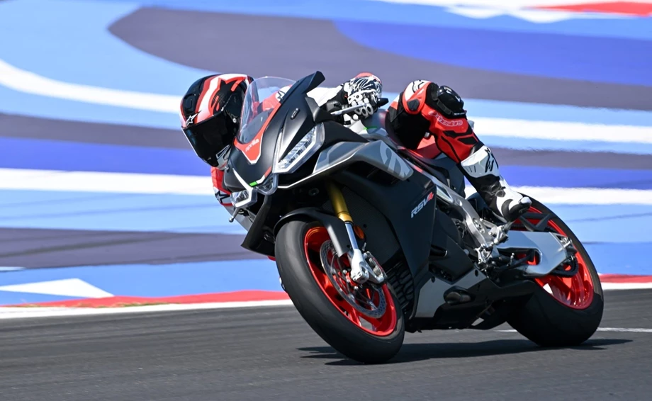 Aprilia RSV4 1100 Bild 2: Aprilia RSV4 1100
