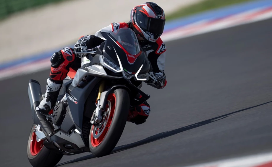 Aprilia RSV4 1100 Bild 10: Aprilia RSV4 1100