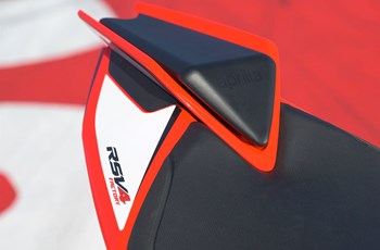 Aprilia RSV4 1100 Factory SE-09 SBK 2025 - Bild 10