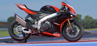 Aprilia RSV4 1100 Factory SE-09 SBK 2025 vs BMW S 1000 RR 2023