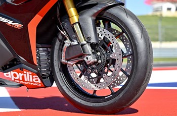 Aprilia RSV4 1100 Factory SE-09 SBK 2025 - Bild 15