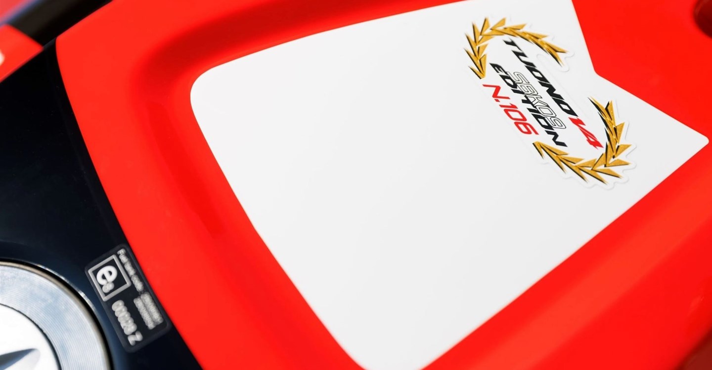 Aprilia Tuono V4 1100 Factory SE-09 SBK