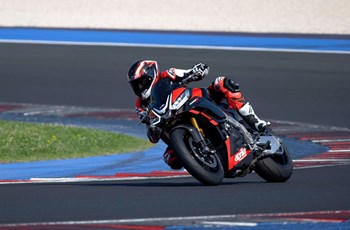 Aprilia Tuono V4 1100 Factory SE-09 SBK 2025 - Bild 3