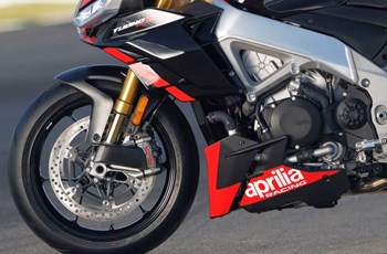Aprilia Tuono V4 1100 Factory SE-09 SBK 2025 - Bild 12