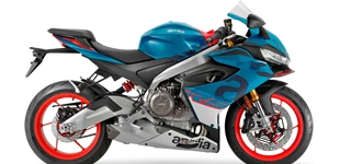Aprilia RS 660 2025 vs BMW S 1000 RR 2014 Aprilia RS 660 2025 vs BMW S 1000 RR 2014