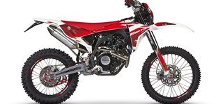 Fantic XEF 125 Performance 2025 vs Fantic XMF 125 Competition 2024