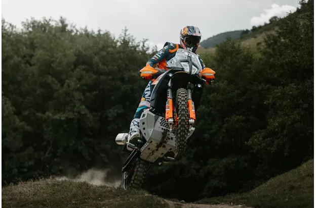 BMW F 900 GS 2026 vs KTM 890 Adventure R Rally 2026
