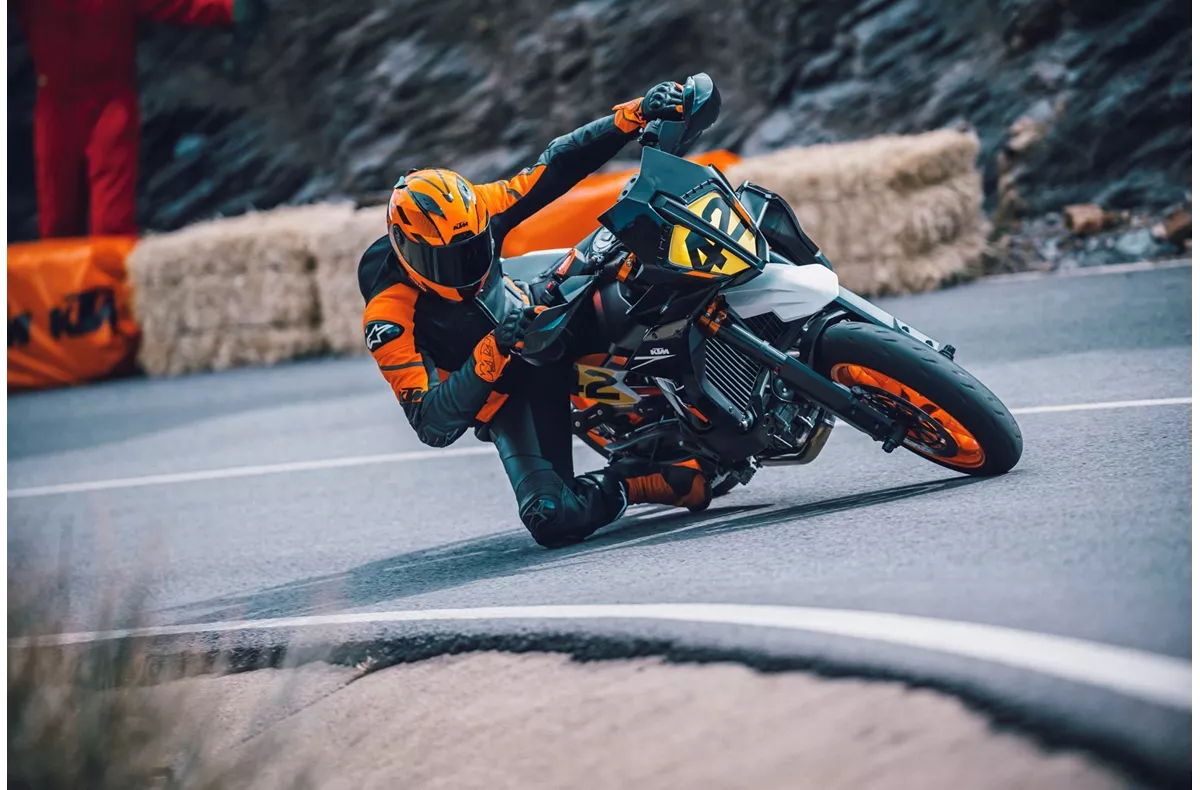 KTM 890 SMT KTM 890 SMT