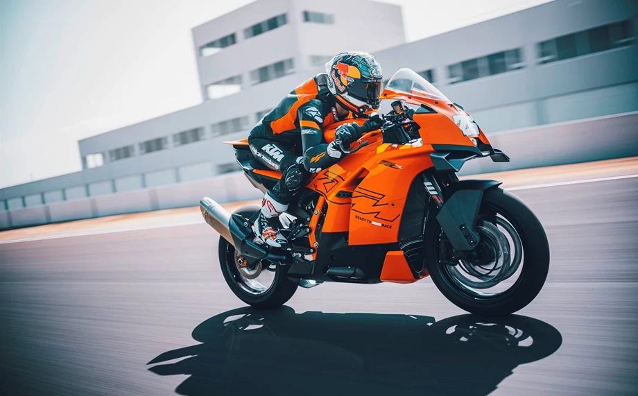 KTM 990 RC R Bild 3: KTM 990 RC R