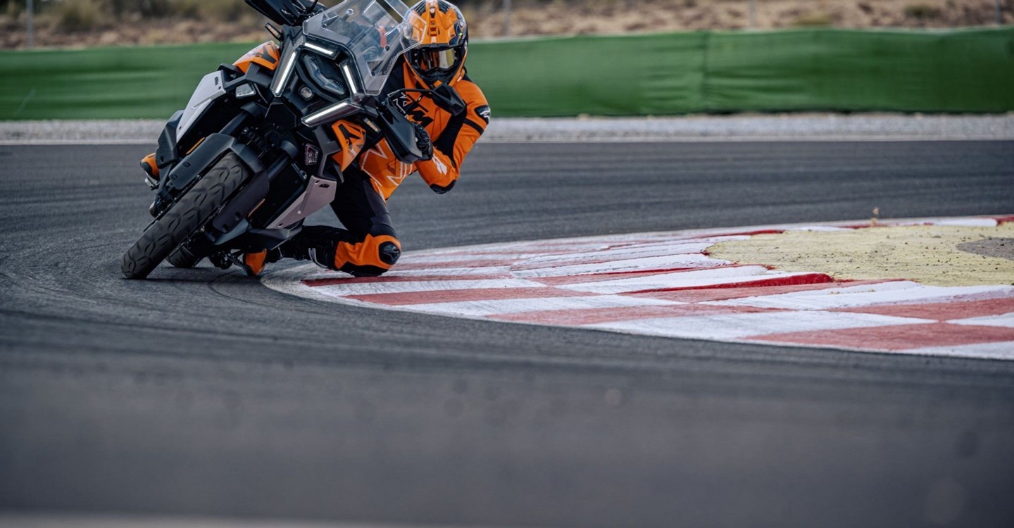 Zum Vergrößern bitte anklicken! KTM 1390 Super Adventure S EVO