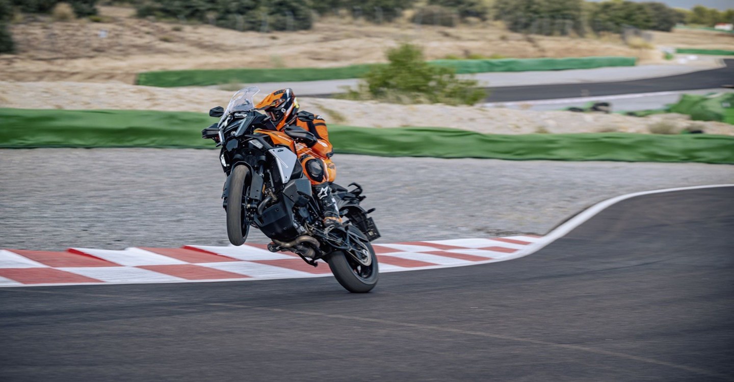 Zum Vergrößern bitte anklicken! KTM 1390 Super Adventure S EVO