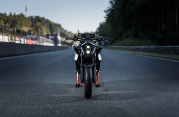 KTM 990 Duke R 2026 - Bild 9