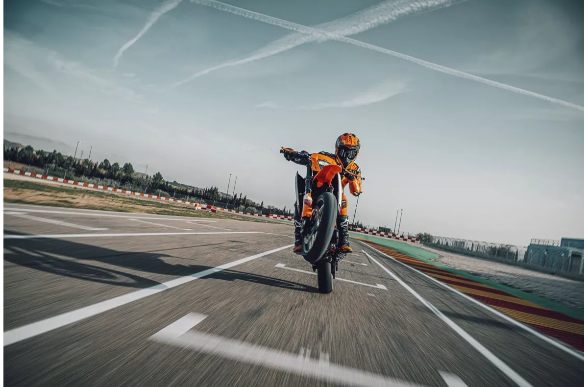 KTM 390 SMC R KTM 390 SMC R