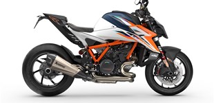 Ducati Streetfighter V4 S 2024 vs KTM 1390 Super Duke RR 2026