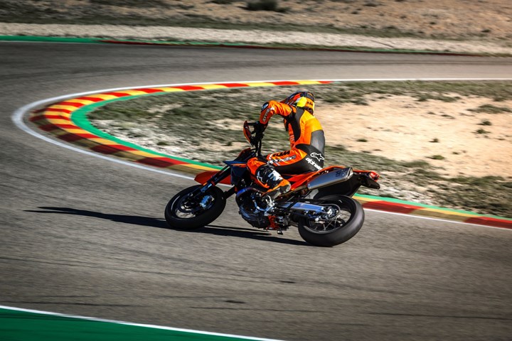 KTM 690 SMC R () - Bild 6