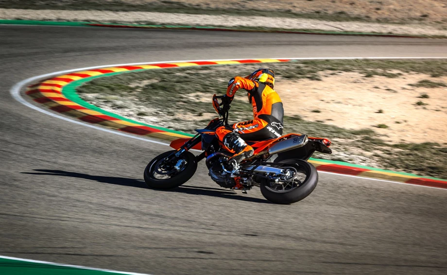 KTM 690 SMC R Bild 6: KTM 690 SMC R