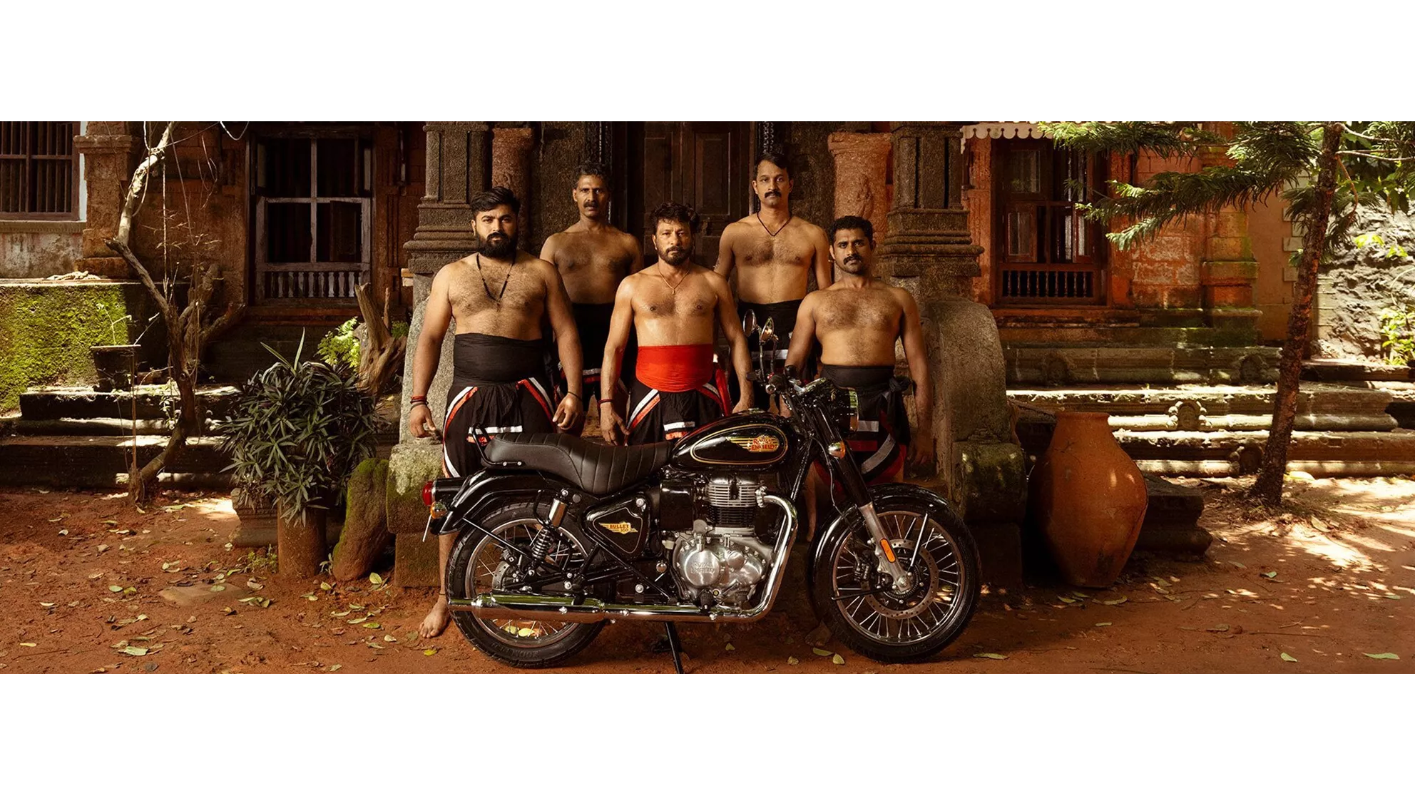 Royal Enfield Bullet 350 - Obrázek 2 Royal Enfield Bullet 350 - Obrázek 2