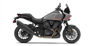 Harley-Davidson Pan America 1250 ST 2026 vs Triumph Speed Triple 1200 RX 2026