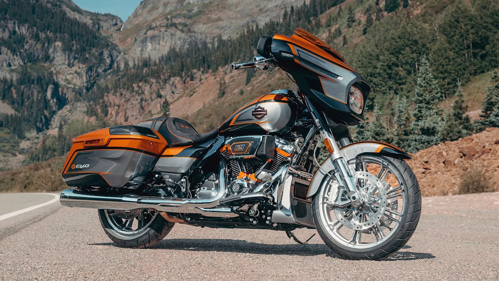 Harley-Davidson CVO Street Glide FLHXSE - Image 4 Harley-Davidson CVO Street Glide FLHXSE - Image 4