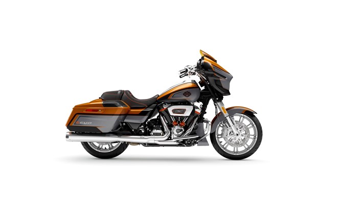 Harley-Davidson CVO Street Glide FLHXSE 