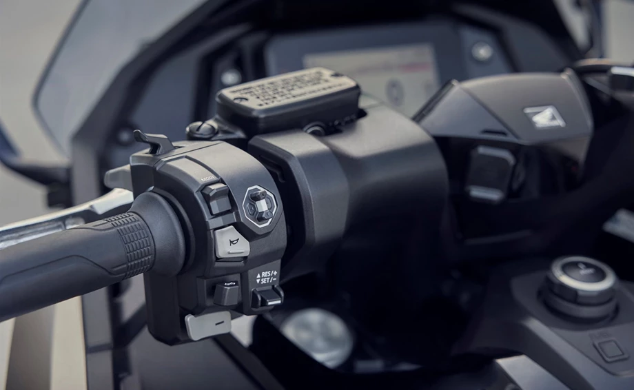 Honda Forza 750 Bild 16: Honda Forza 750