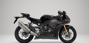 BMW M 1000 RR 2026 vs Honda CBR1000RR-R Fireblade SP Carbon Edition 2026