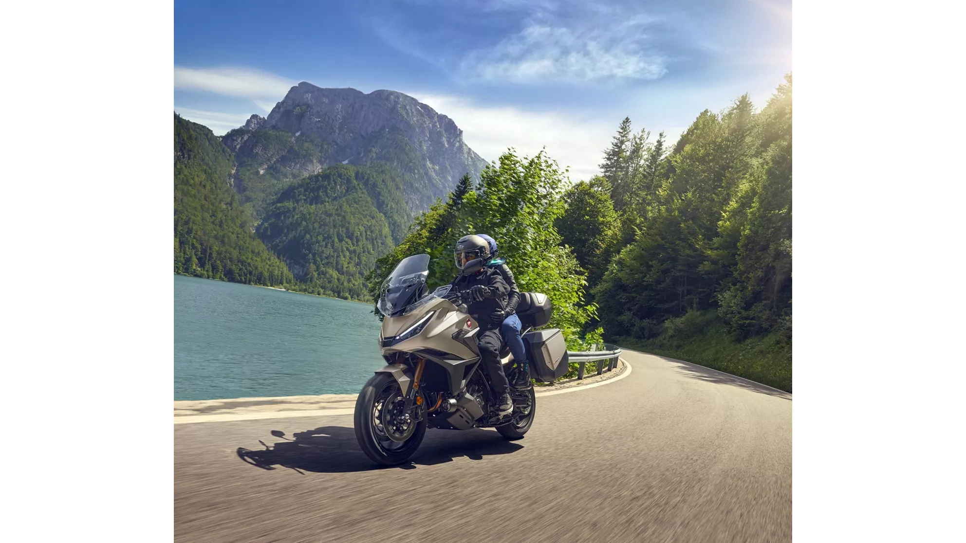 Honda NT1100 DCT Electronic Suspension - Slika 3 Honda NT1100 DCT Electronic Suspension - Slika 3