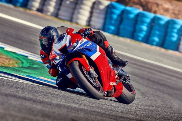 Honda CBR1000RR-R Fireblade SP () - Bild 2