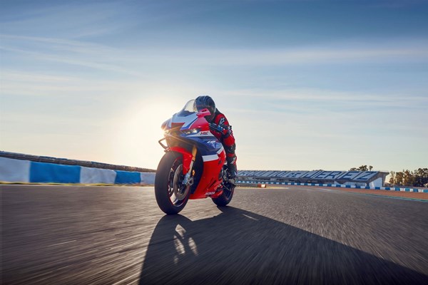 Honda CBR1000RR-R Fireblade SP () - Bild 4