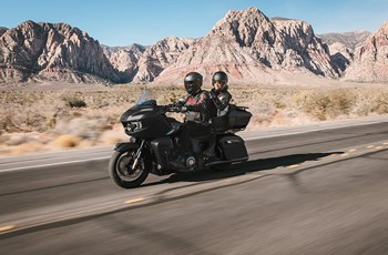 Indian Pursuit Dark Horse with 112 Package 2026 - Bild 3