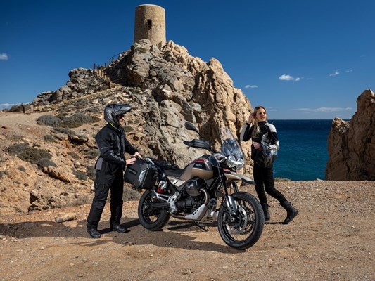 Moto Guzzi V85 TT Travel () - Bild 10