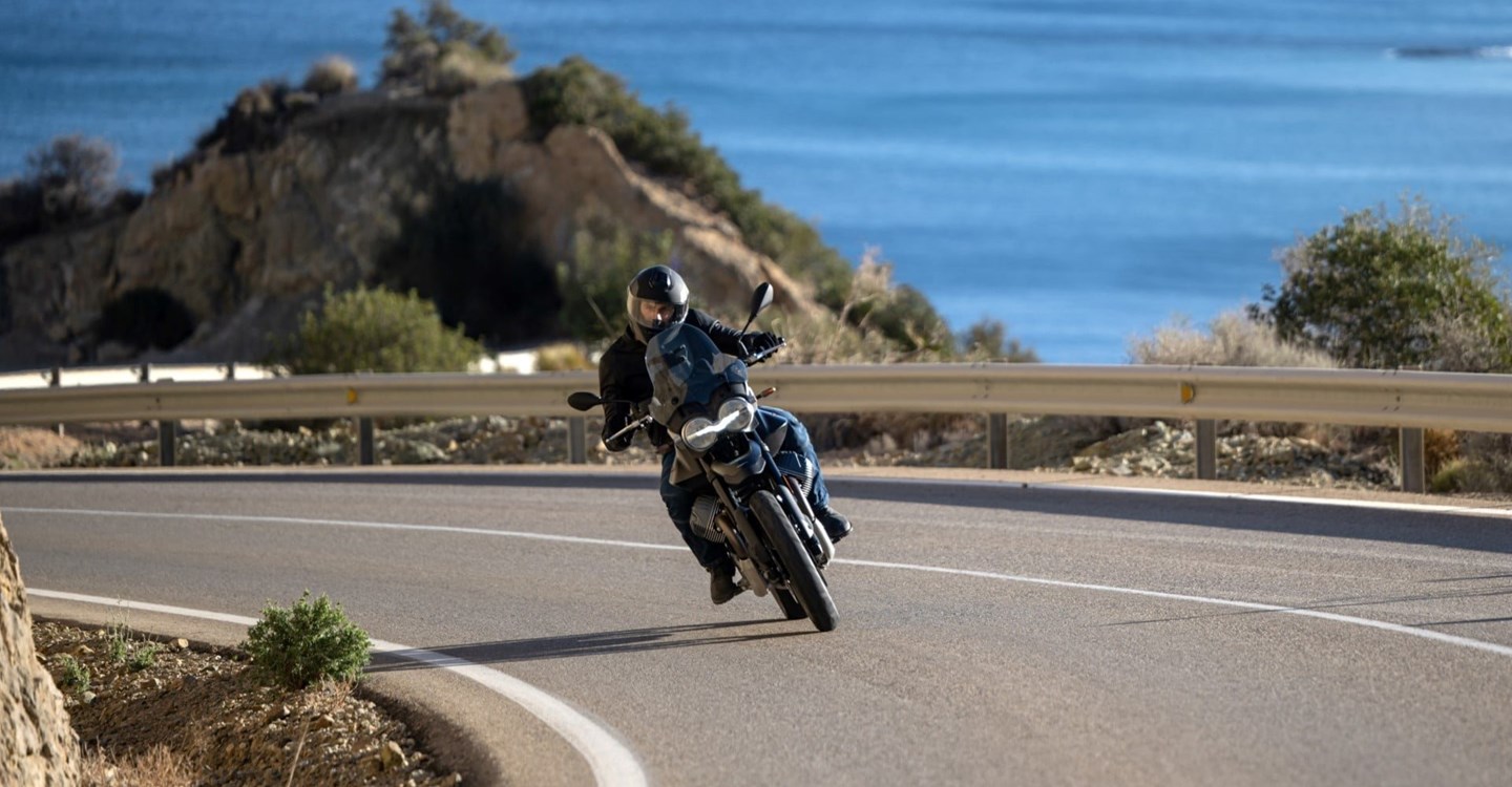 Moto Guzzi V85 Strada