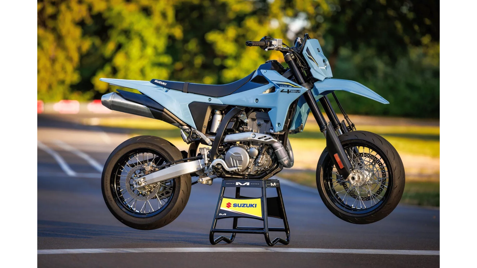 Suzuki DR-Z4SM - Image 1 Suzuki DR-Z4SM - Image 1