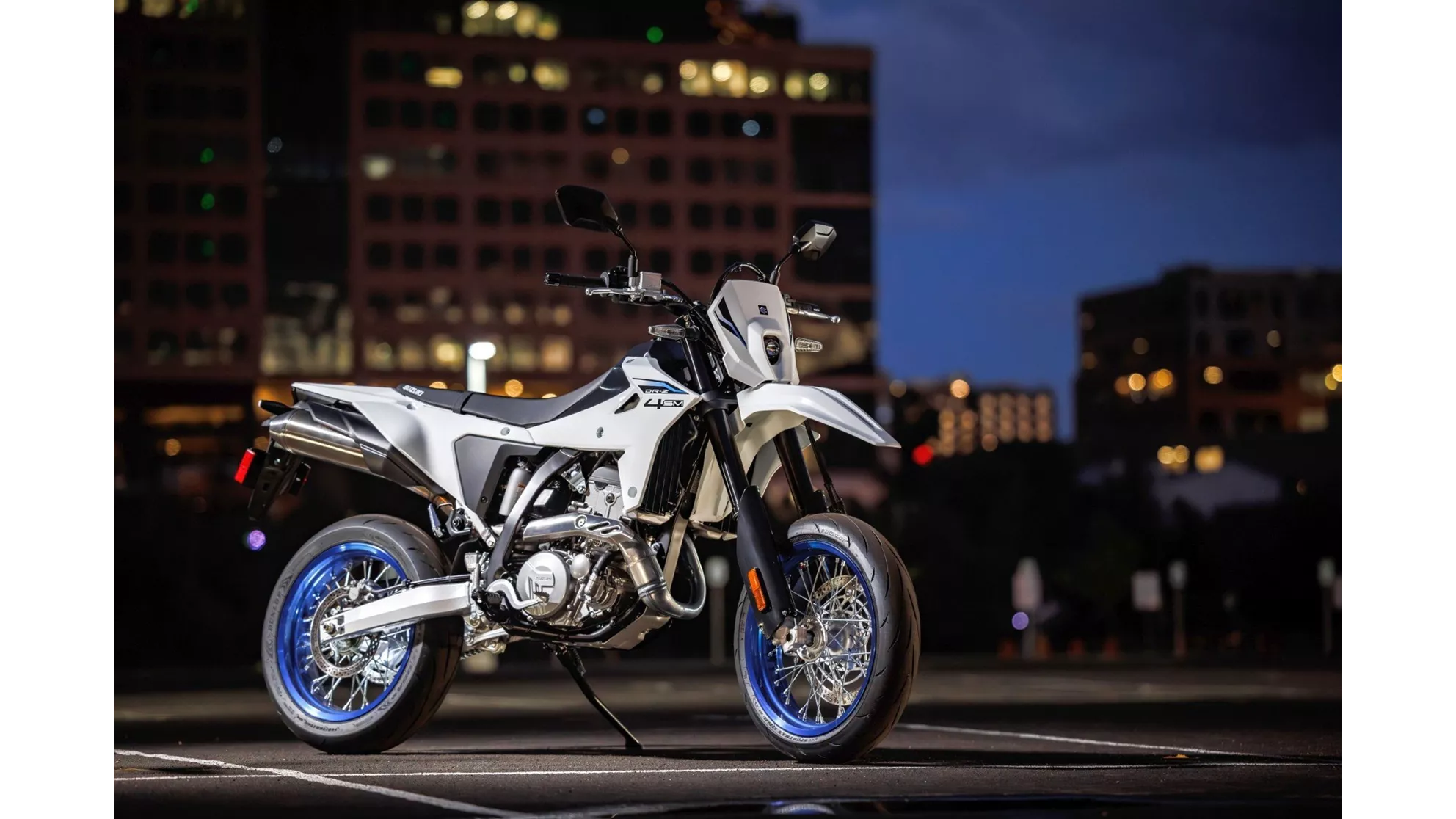 Suzuki DR-Z4SM - Image 7 Suzuki DR-Z4SM - Image 7