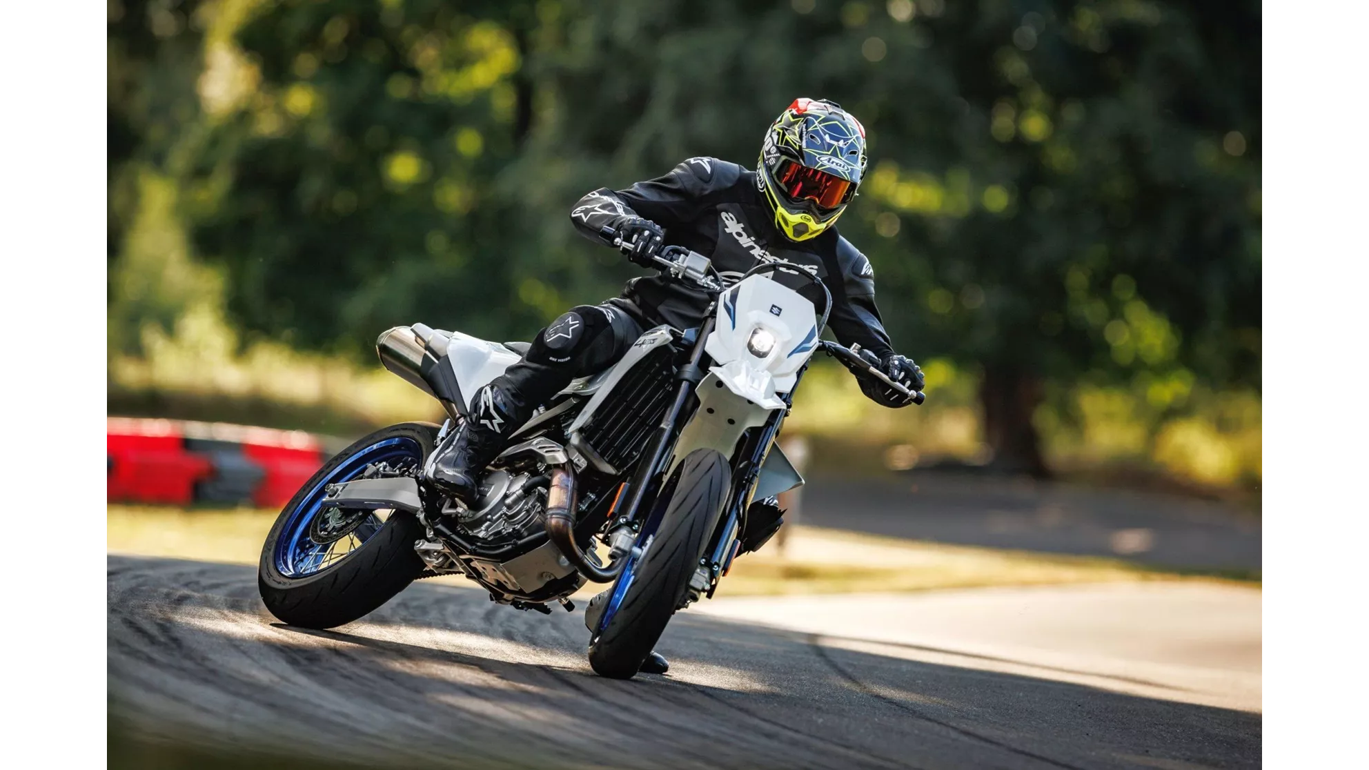 Suzuki DR-Z4SM - Image 8 Suzuki DR-Z4SM - Image 8