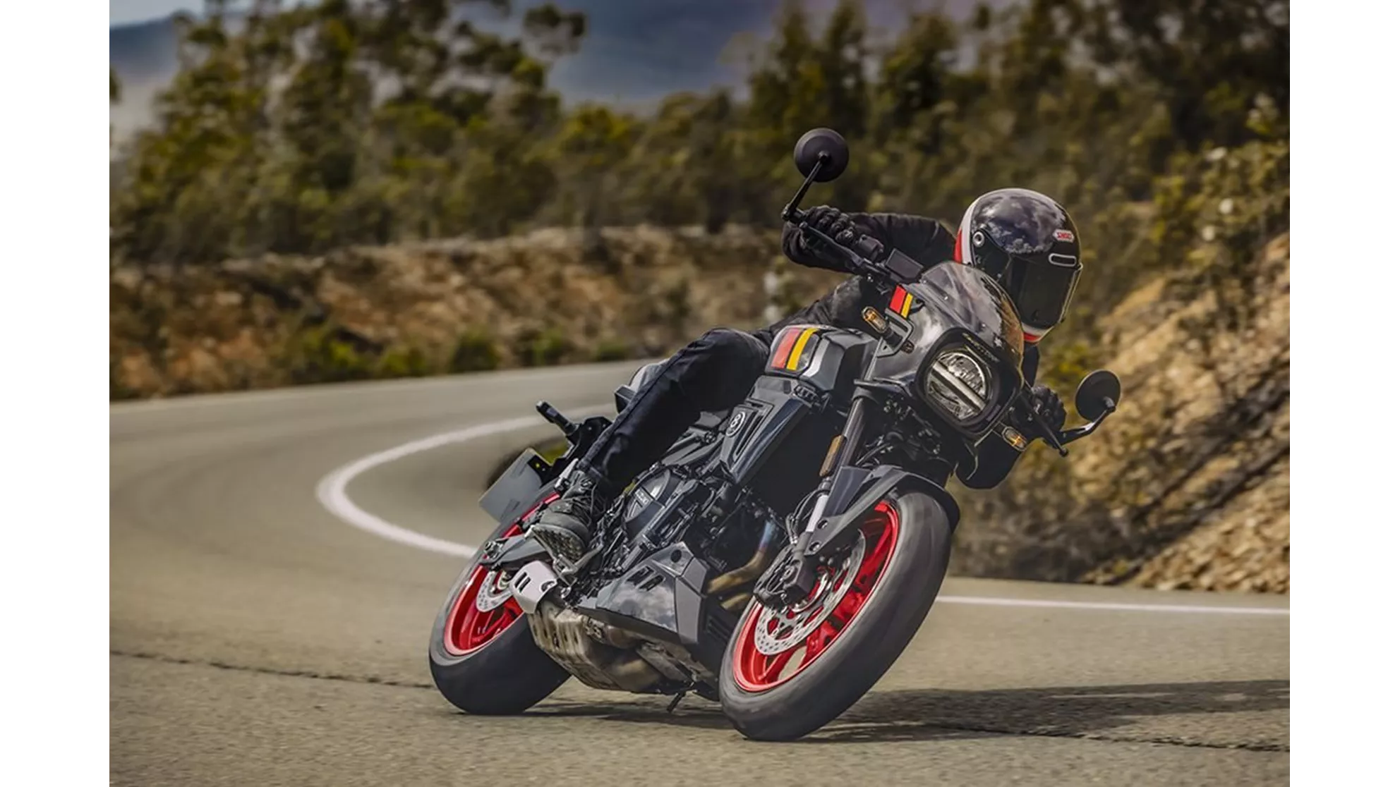 Suzuki GSX-8TT - Obrázok 4 Suzuki GSX-8TT - Obrázok 4