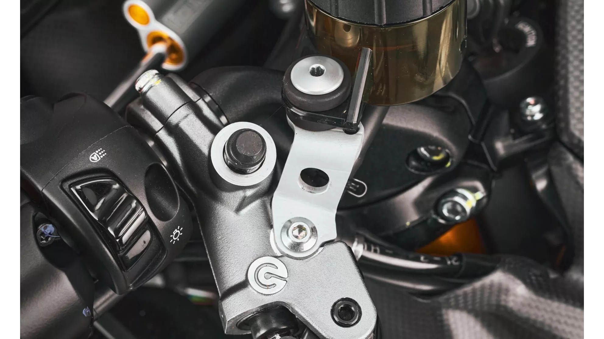 MV Agusta Brutale 1000 RR - Image 18 MV Agusta Brutale 1000 RR - Image 18