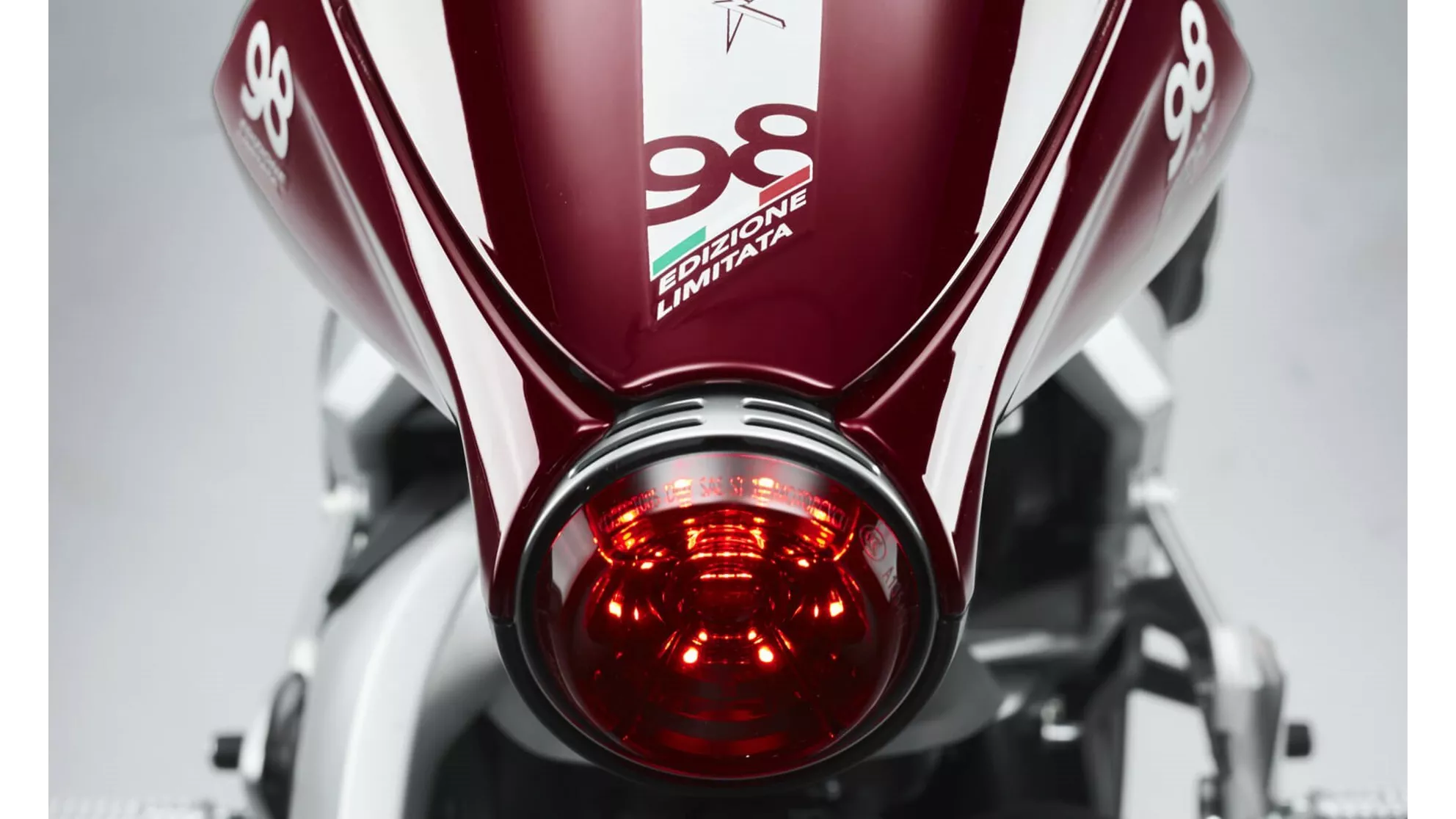 MV Agusta Superveloce 98 - Obrázek 11 MV Agusta Superveloce 98 - Obrázek 11