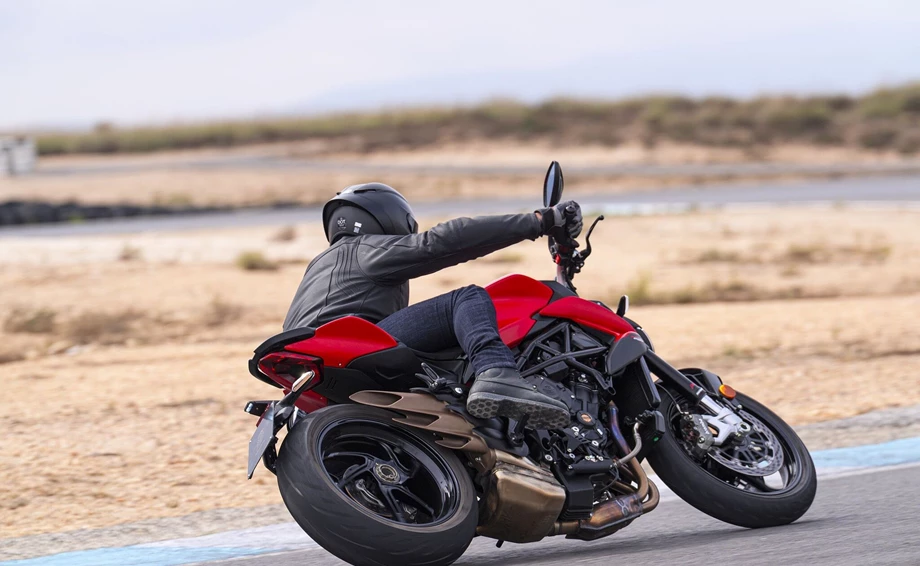 MV Agusta Brutale 800 Bild 9: MV Agusta Brutale 800