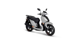 Peugeot Tweet 50 Active 2026 vs Peugeot Tweet 50 GT 2026