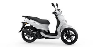 Honda SH Mode 125 2025 vs Peugeot Kisbee M 2026 Honda SH Mode 125 2025 vs Peugeot Kisbee M 2026