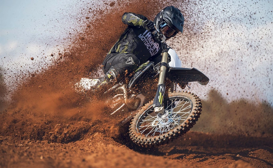 Triumph TF 450-X Bild 2: Triumph TF 450-X