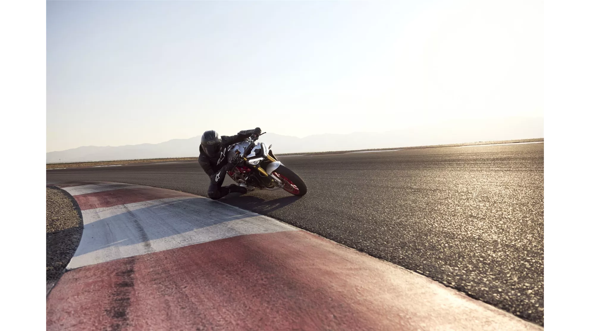 Triumph Street Triple 765 RX - Image 1 Triumph Street Triple 765 RX - Image 1