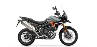 QJ Motor SRT 900 SX 2025 vs Triumph Tiger 900 Desert Edition 2026