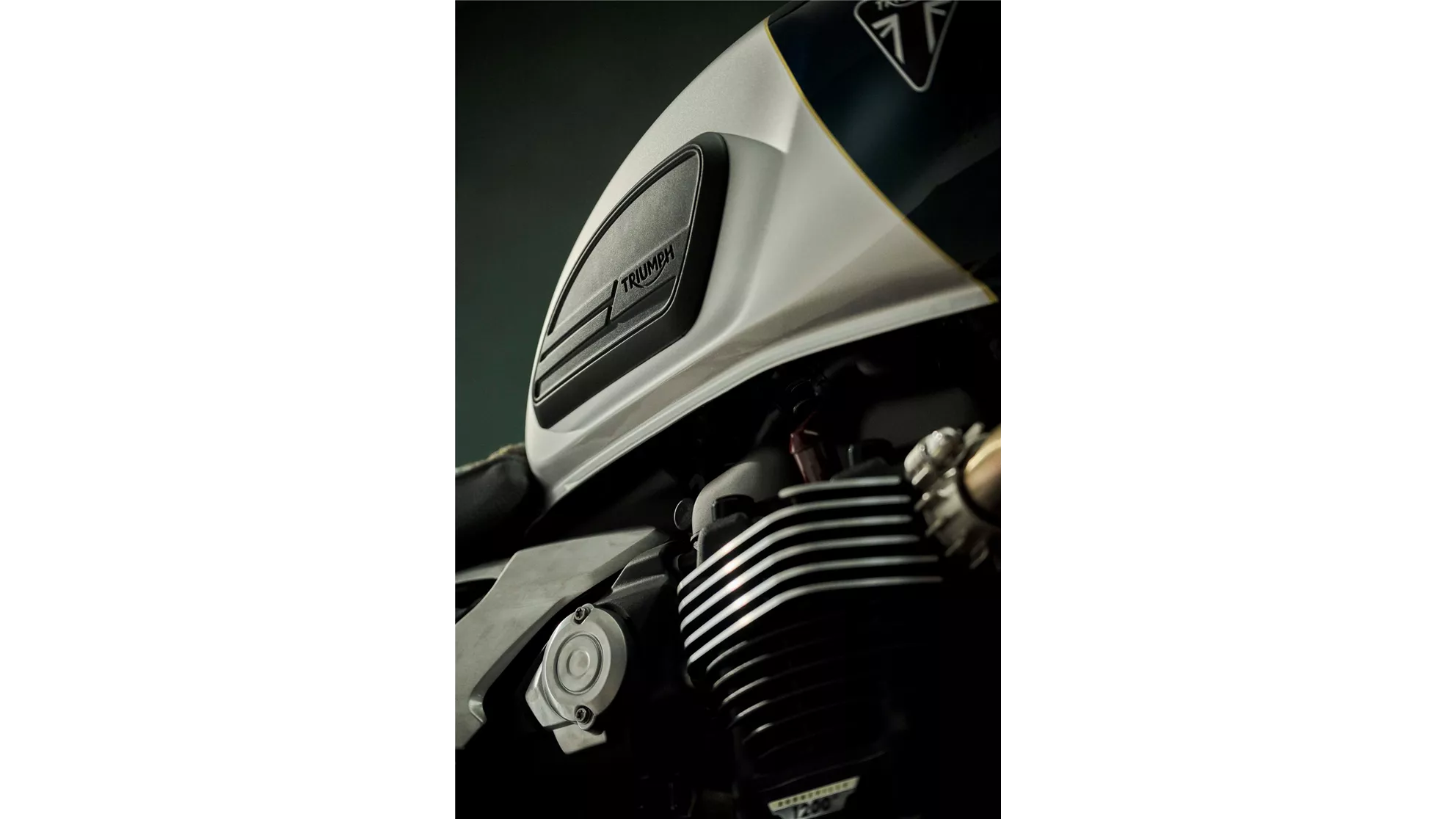 Triumph Speed Twin 1200 Cafe Racer Edition - Obrázek 21 Triumph Speed Twin 1200 Cafe Racer Edition - Obrázek 21