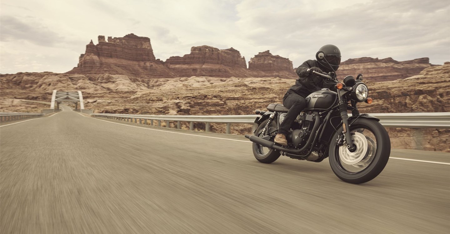 Triumph Bonneville T120 Black