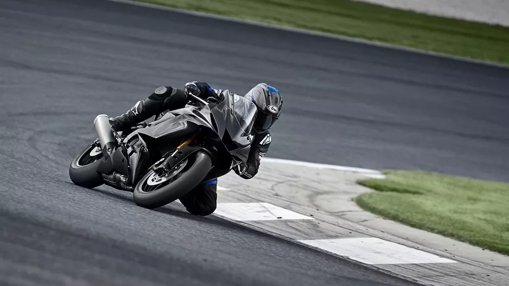 202 R6 Yamaha R6 RACE 2026 - technical data, prices, reviews