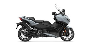 Triumph Tiger 900 Rally Pro 2023 vs Yamaha TMAX Tech MAX 2026