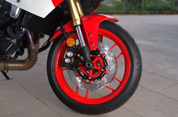 Yamaha XSR900 GP 2026 - Immagine 18